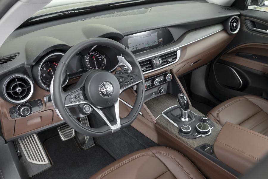 Интерьер Alfa Romeo Stelvio (949) 2017 года  (WW) (фото 113 из 114)
